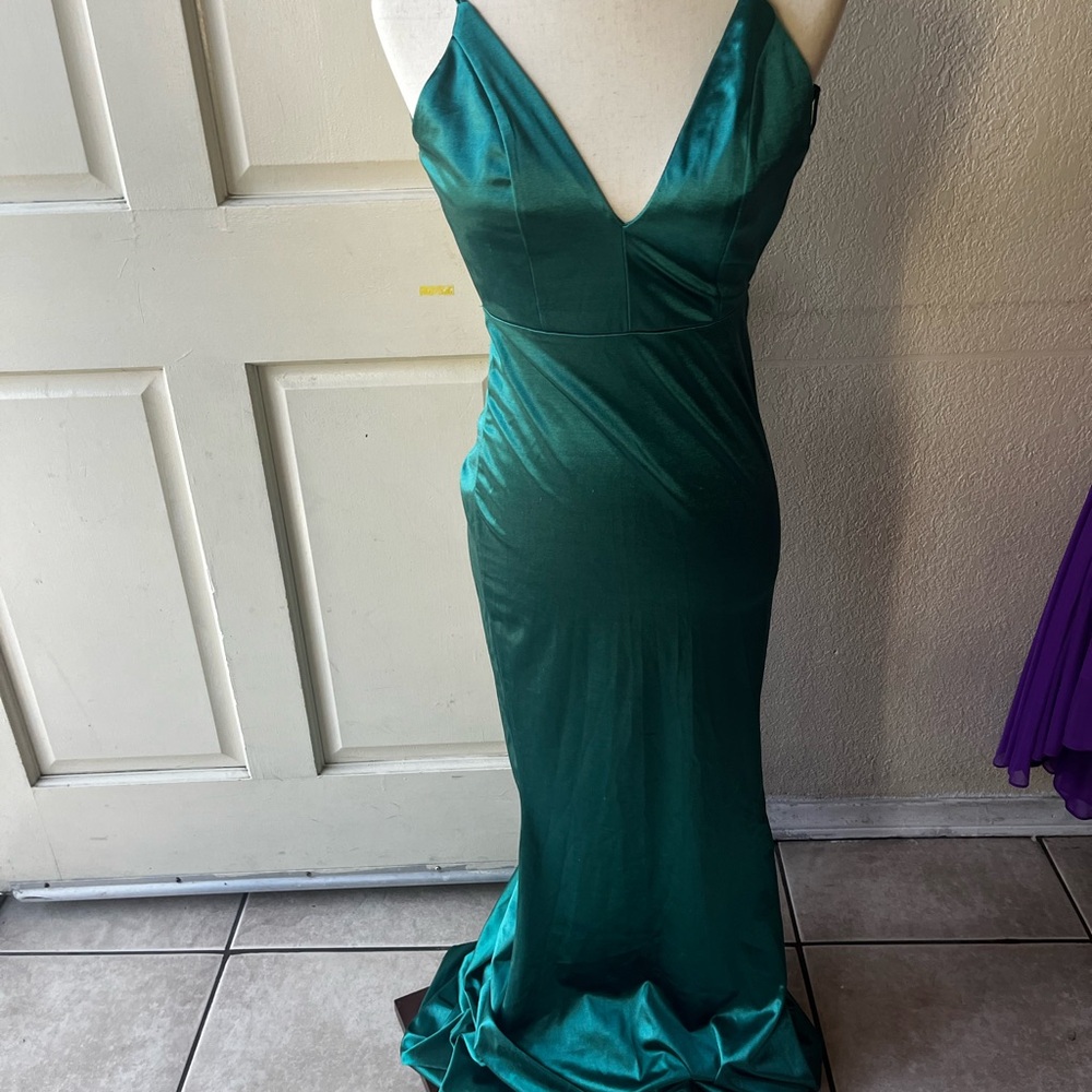 Elegant Green Satin Evening Gown